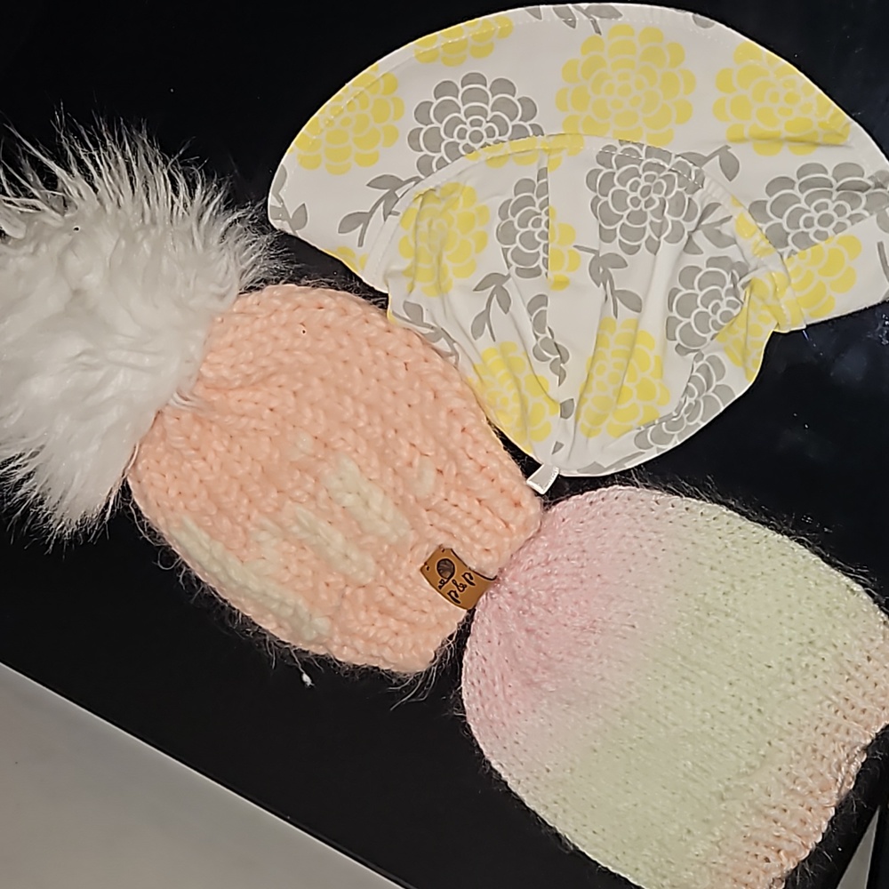 👶Infant Girl Winter Hats (3) Premie, (2) 3-6M, (1) 0-12M. $5.00 For All 6 Hats